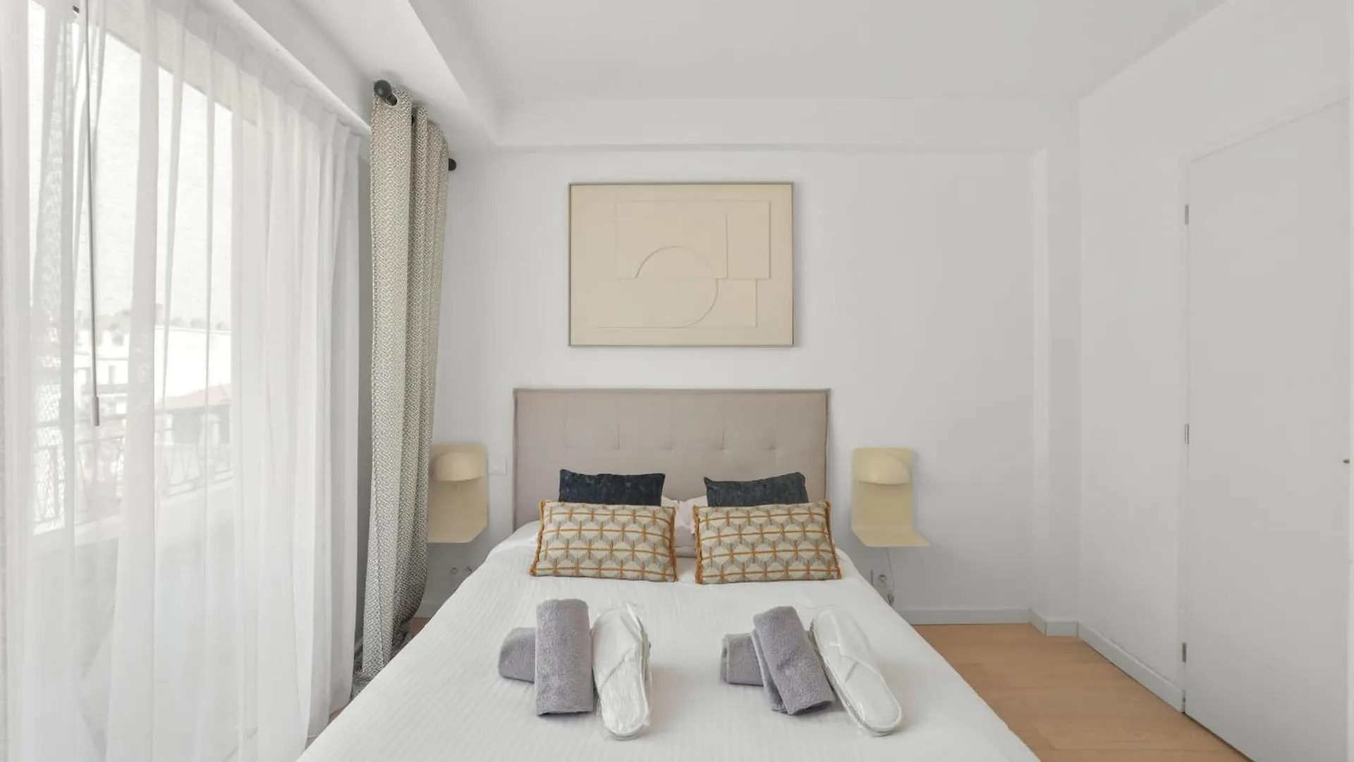 Ref 1493 - Cannes -City Center Banane District צרפת